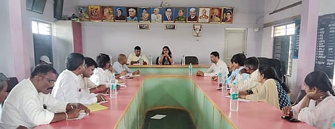 ಕಾನಹೊಸಹಳ್ಳಿ ಗ್ರಾಪಂ ಕಚೇರಿ ಸಭಾಂಗಣದಲ್ಲಿ ತಹಸೀಲ್ದಾರ್ ವಿ.ಕೆ.ನೇತ್ರಾವತಿ ಅಧ್ಯಕ್ಷತೆಯಲ್ಲಿ ಜನಸ್ಪಂದನ ಕಾರ್ಯಕ್ರಮದ ಪೂರ್ವಭಾವಿ ಸಭೆ ನಡೆಯಿತು. ತಾಪಂ ಇಒ ನರಸಪ್ಪ, ಕಂದಾಯ ನಿರೀಕ್ಷಕ ಕೊಟ್ರೇಶ್, ಪಿಡಿಒಗಳಾದ ವಿನಯ್‌ಕುಮಾರ್, ಶಾಂತಕುಮಾರಿ, ಎಚ್.ಸಿ. ನಾರಾಯಣಪ್ಪ, ಲಕ್ಷ್ಮಿಬಾಯಿ, ಭರತ್‌ಕುಮಾರ್, ನಿಂಗಪ್ಪ, ಹಾರಕಬಾವಿ ವೀರಣ್ಣ ಇದ್ದರು.
