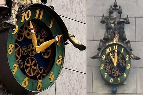 11 Hour Clock
