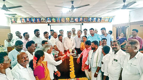 ತಿ.ನರಸೀಪುರ ತಾಲೂಕು ಪಂಚಾಯ್ತಿ ಸಭಾಂಗಣದಲ್ಲಿ ಸೋಮವಾರ ಡಾ.ಅಂಬೇಡ್ಕರ್ ಜಯಂತಿ ಕಾರ್ಯಕ್ರಮವನ್ನು ತಾಪಂ ಆಡಳಿತಾಧಿಕಾರಿ ಕೆ.ಬಿ.ಪ್ರಭುಸ್ವಾಮಿ ಉದ್ಘಾಟಿಸಿದರು. ಟಿ.ಜೆ.ಸುರೇಶಾಚಾರ್, ವಸಂತಾ ಶ್ರೀಕಂಠ, ಪಿ.ಎಸ್.ಅನಂತರಾಜು, ಕರೋಹಟ್ಟಿ ಮಹದೇವಯ್ಯ, ಎಸ್.ಎನ್. ಸಿದ್ದಾರ್ಥ, ಮಹದೇವಸ್ವಾಮಿ, ಕುಕ್ಕೂರು ಗಣೇಶ್ ಇತರರಿದ್ದರು.