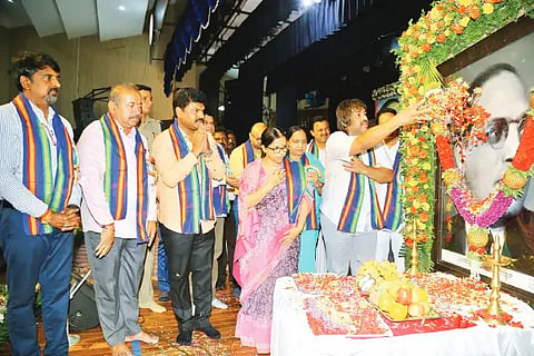 ಶಿವಮೊಗ್ಗದಲ್ಲಿ ಸಚಿವ ಮಧು ಬಂಗಾರಪ್ಪ ಅವರು ಅಂಬೇಡ್ಕರ್ ಭಾವಚಿತ್ರಕ್ಕೆ ಪುಷ್ಪನಮನ ಸಲ್ಲಿಸಿದರು. ಬಿ.ವೈ.ರಾಘವೇಂದ್ರ, ಎಸ್.ಎನ್.ಚನ್ನಬಸಪ್ಪ, ಶಾರದಾ ಪೂರ‌್ಯಾನಾಯ್ಕಾ, ಡಿ.ಎಸ್.ಅರುಣ್, ಸಿ.ಎಸ್.ಷಡಾಕ್ಷರಿ, ಎಸ್.ಸಿ.ಚಂದ್ರಭೂಪಾಲ್, ಎಚ್.ಎಸ್.ಸುಂದರೇಶ್, ಗುರುದತ್ತ ಹೆಗಡೆ, ಎನ್.ಹೇಮಂತ್, ಜಿ.ಕೆ.ಮಿಥುನ್‌ಕುಮಾರ್ ಇತರರಿದ್ದರು.