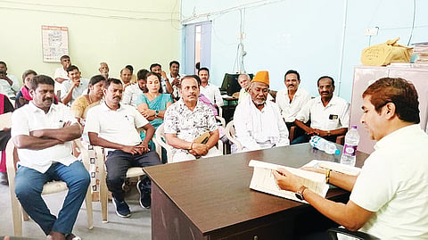 ಸಿರಗುಪ್ಪ ತಹಸಿಲ್ ಕಚೇರಿಯಲ್ಲಿ ಬಸವೇಶ್ವರ ಮತ್ತು ಶಂಕರಾಚಾರ್ಯ ಜಯಂತಿ ಆಚರಣೆಯ ಪೂರ್ವಭಾವಿ ಸಭೆ ನಡೆಯಿತು. ತಹಸೀಲ್ದಾರ್ ಎಚ್.ವಿಶ್ವನಾಥ್, ಬಿಸಿಎಂ ಇಲಾಖೆ ಸಹಾಯಕ ನಿರ್ದೇಶಕ ಮಲ್ಲಿಕಾರ್ಜುನ, ಸಮಾಜ ಕಲ್ಯಾಣ ಇಲಾಖೆ ಸಹಾಯಕ ನಿರ್ದೇಶಕ ಎಂ.ಸಿದ್ದಯ್ಯ, ಪ,ಪಂ ಸಹಾಯಕ ನಿರ್ದೇಶಕ ರಾಘವೇಂದ್ರ ವರ್ಮ, ತಾ.ಪಂ ವ್ಯವಸ್ಥಾಪಕಿ ಸುಜಾತಾ, ಸಿಡಿಪಿಒ ಪ್ರದೀಪ್ ಕುಮಾರ್ ಹಾಗೂ ವೀರಶೈವ ಸಮಾಜದ ಮುಖಂಡರು ಇದ್ದರು.