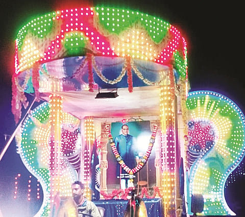 ಬೆಳ್ಳಿ ಪಲ್ಲಕ್ಕಿಯಲ್ಲಿ ಅಂಬೇಡ್ಕರ್ ಭಾವ ಚಿತ್ರ ಮೆರವಣಿಗೆ