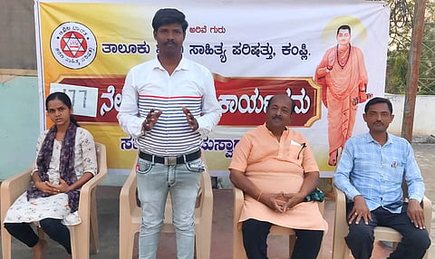 ಕಂಪ್ಲಿ ಗಂಗಾ ಸಂಕೀರ್ಣದಲ್ಲಿ ತಾಲೂಕು ಶರಣ ಸಾಹಿತ್ಯ ಪರಿಷತ್ ಹಮ್ಮಿಕೊಂಡಿದ್ದ 177ನೇ ಮಹಾಮನೆ ಕಾರ್ಯಕ್ರಮದಲ್ಲಿ ಅತಿಥಿ ಶಿಕ್ಷಕ ಎಚ್.ಪಂಪಾಪತಿ ಮಾತನಾಡಿದರು. ಪರಿಷತ್ ತಾಲೂಕು ಅಧ್ಯಕ್ಷ ಜಿ.ಪ್ರಕಾಶ್, ಡಾ.ಎ.ಪಿ.ಜೆ.ಅಬ್ದುಲ್ ಕಲಾಂ ಟ್ರಸ್ಟ್ ಸಂಚಾಲಕ ಬಡಿಗೇರ ಜಿಲಾನ್‌ಸಾಬ್, ವಿದ್ಯಾರ್ಥಿನಿ ತೇಜಸ್ವಿನಿ ಅಶೋಖ ಕುಕನೂರು ಇದ್ದರು.