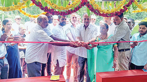 ಪ್ರಯಾಣಿಕರ ತಂಗುದಾಣ ಉದ್ಘಾಟನೆ