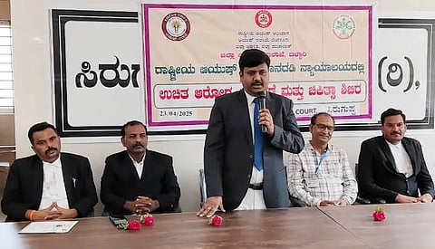 ಸಿರಗುಪ್ಪದ ವಕೀಲರ ಭವನದಲ್ಲಿ ತಾಲೂಕು ಕಾನೂನು ಸೇವಾ ಸಮಿತಿ ವತಿಯಿಂದ ಹಮ್ಮಿಕೊಂಡಿದ್ದ ಉಚಿತ ಆರೋಗ್ಯ ತಪಾಸಣೆ ಮತ್ತು ಚಿಕಿತ್ಸಾ ಶಿಬಿರ ಕಾರ್ಯಕ್ರಮದಲ್ಲಿ ಸಿವಿಲ್ ನ್ಯಾಯಾಧೀಶ ಆರ್.ಎಚ್.ಅಶೋಕ ಮಾತನಾಡಿದರು. ವಕೀಲರ ಸಂಘದ ತಾಲೂಕು ಅಧ್ಯಕ್ಷ ಉಪ್ಪಾರ ವೆಂಕೋಬ, ಸಹಾಯಕ ಸರ್ಕಾರಿ ಅಭಿಯೋಜಕ ಶಿವರಾಜ, ವೈದ್ಯರಾದ ಡಾ.ಫಣೀಂದ್ರ, ಡಾ.ರಾಘವೇಂದ್ರ, ಡಾ.ಪರಶುರಾಮ ಇತರರಿದ್ದರು.