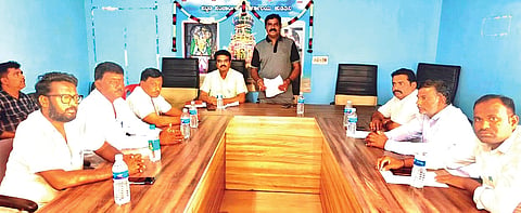 ಕುಡತಿನಿ ಪಟ್ಟಣ ಪಂಚಾಯಿತಿ ಸಾಮಾನ್ಯ ಸಭೆಯಲ್ಲಿ ಸ್ಥಾಯಿ ಸಮಿತಿ ಅಧ್ಯಕ್ಷ ವಿ.ರಾಜಶೇಖರ್ ಮಾತನಾಡಿದರು. ಮುಖ್ಯಾಧಿಕಾರಿ ತೀರ್ಥಪ್ರಸಾದ್, ಸದಸ್ಯರಾದ ಟಿ.ಮಂಜುನಾಥ್, ಜಿ.ಎಸ್.ವೆಂಕಟರಮಣ ಬಾಬು, ರಾಮಲಿಂಗಪ್ಪ, ಬಿ.ಕೆ.ಲೆನಿನ್, ಕೆ.ಎಂ.ಹಾಲಪ್ಪ ಇದ್ದರು.