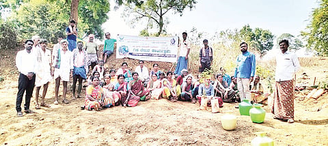 ಸಂಡೂರು ತಾಲೂಕಿನ ಸ್ವಾಮಿಹಳ್ಳಿಯ ನರೇಗಾ ಕಾಮಗಾರಿ ಸ್ಥಳದಲ್ಲಿ ವಿಶ್ವ ಭೂಮಿ ದಿನಾಚರಣೆ ಆಚರಿಸಲಾಯಿತು. ಗ್ರಾಪಂ ಅಧ್ಯಕ್ಷೆ ಪಾರ್ವತಮ್ಮ ಕುಮಾರಸ್ವಾಮಿ, ಪ್ರಭಾರ ಪಿಡಿಒ ಪಾಪಣ್ಣ, ತಾಲೂಕು ವಸತಿ ಯೋಜನೆಯ ನೋಡಲ್ ಅಧಿಕಾರಿ ಬಿ.ಪ್ರಕಾಶ್ ಐಹೊಳೆ, ಬಿಎಫ್‌ಟಿ ಯರ‌್ರಿಸ್ವಾಮಿ, ಕೂಲಿಕಾರರು ಇದ್ದರು.