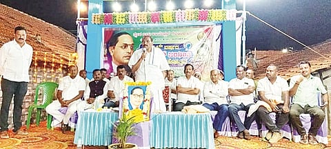 ಬೆಳಗುಂಬದಲ್ಲಿ ಆಯೋಜಿಸಿದ್ದ ಕಾರ್ಯಕ್ರಮದಲ್ಲಿ ಶಾಸಕ ಶಿವಲಿಂಗೇಗೌಡ ಮಾತನಾಡಿದರು. ಶಿವಮೂರ್ತಿ, ಅಡವಿಸ್ವಾಮಿ, ಜಯಣ್ಣ, ಮಂಜುನಾಥ್, ರಂಗನಾಥ್, ರವಿ, ಪುಟ್ಟಮಲ್ಲೇಗೌಡ, ಬಾಬು ಇದ್ದರು.