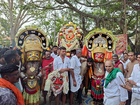 Arasi RURAL Hota Kallamma