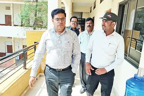 DC visits CET center