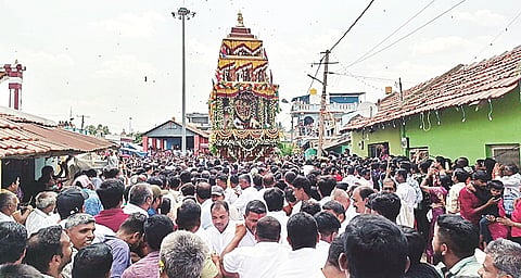 ಹಿರೀಸಾವೆಯಲ್ಲಿ ಶ್ರೀ ಚೌಡೇಶ್ವರಿ ದೇವಿಯ ಬ್ರಹ್ಮ ರಥೋತ್ಸವ ಬುಧವಾರ ವಿಜೃಂಭಣೆಯಿಂದ ನಡೆಯಿತು.