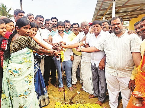 ಹುಣಸೂರು ತಾಲೂಕು ಧರ್ಮಾಪುರ ಗ್ರಾಮದಲ್ಲಿ ವಿವಿಧ ಅಭಿವೃದ್ಧಿ ಕಾಮಗಾರಿಗಳಿಗೆ ಶಾಸಕ ಜಿ.ಡಿ.ಹರೀಶ್‌ಗೌಡ ಭೂಮಿಪೂಜೆ ನೆರವೇರಿಸಿದರು. ವಿ.ಮಹದೇವ್, ಸತೀಶ್ ಪಾಪಣ್ಣ, ಗ್ರಾ.ಪಂ.ಸದಸ್ಯರಾದ ಪುನೀತಾಲೋಕೇಶ್, ತೋಳಸಮ್ಮ, ಗೌರಮ್ಮ, ನಾಗಮಣ್ಣಿ ಇದ್ದರು.