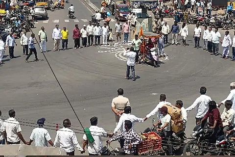 Human chain for declaration of new taluk