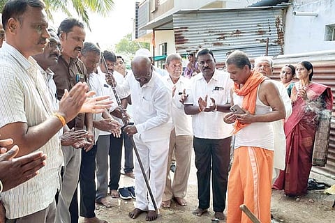 Hutti CC road construction