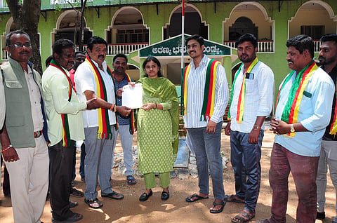 Jayakarnataka organization protests against the forest department Mandya