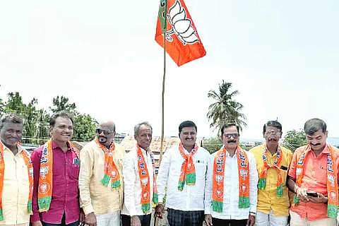 Let's remember the great men who organized the party.