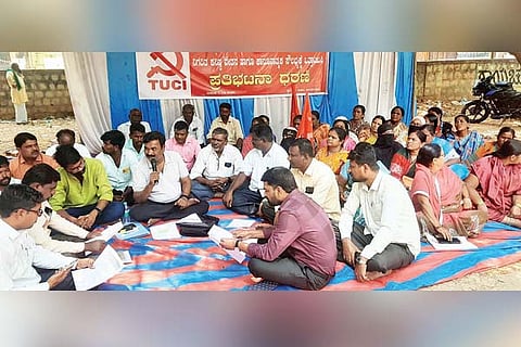 Lingasugur tuci protest