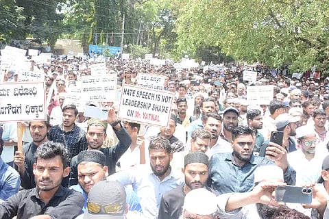 MUSLIMS PROTEST AGAINEST YATNAL