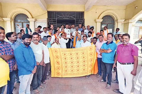Massive protest by Janiwaradahri community