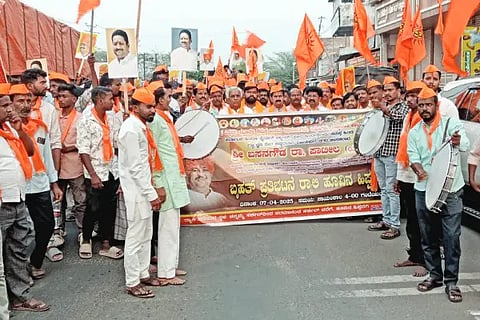 Protest against Yathna's expulsion