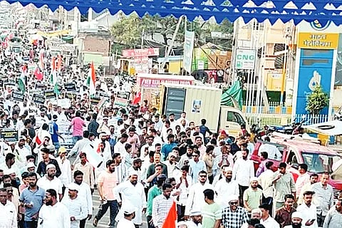 Protest against amendment to Waqf Act