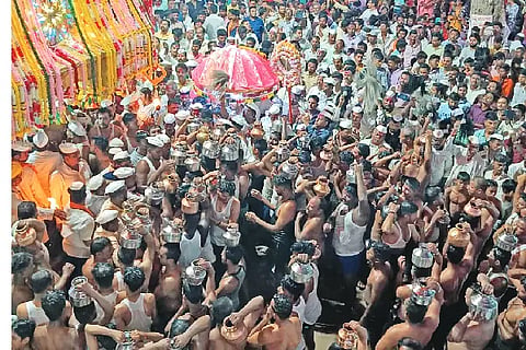 Shivayogeeshwara water festival celebrated with enthusiasm