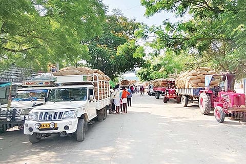 Sindhanour APMC batta vehicle