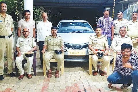 Thief who was robbing a store caught by police