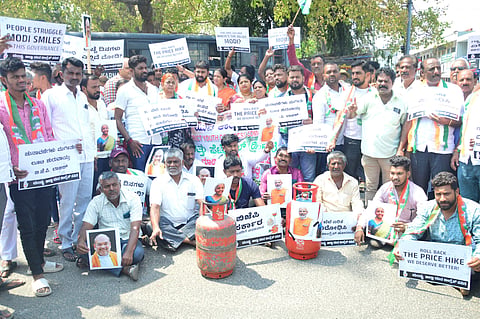 Youth Congress workers protest Mandya