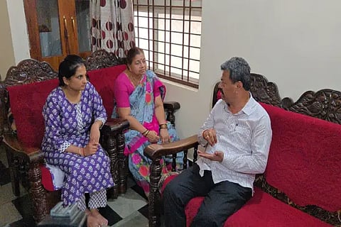 m.p.renukacharya visit manjunath rao home