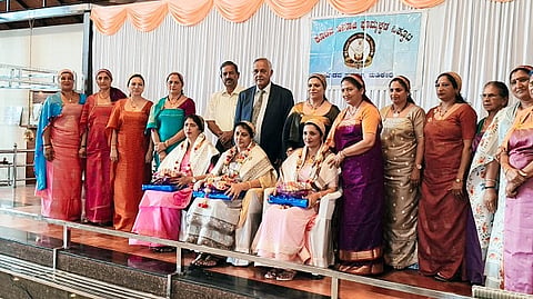 mahila dinacharane