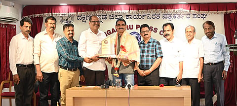 mng-apr29-pressclub
