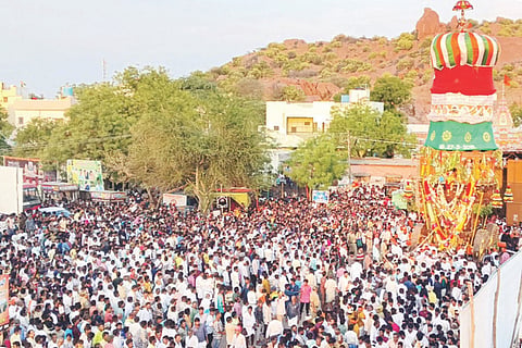 ಸಿರಿಗೇರಿಯಲ್ಲಿ ಗ್ರಾಮದ ಆರಾಧ್ಯ ದೈವ ಶ್ರೀ ನಾಗನಥೇಶ್ವರ ರಥೋತ್ಸವ ಅದ್ದೂರಿಯಾಗಿ ಜರುಗಿತು.