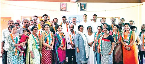 40ಕ್ಕೂ ಹೆಚ್ಚು ಜನರು ಕಾಂಗ್ರೆಸ್ ಸೇರ್ಪಡೆ