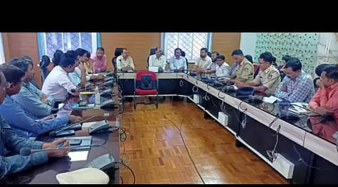 ಶರಾವತಿ ಕಣಿವೆಯ ಜೋಗ ಕೆಪಿಸಿ ಕಚೇರಿಯಲ್ಲಿ ಭದ್ರತೆಗೆ ಸಂಬಂಧಪಟ್ಟಂತೆ ಸಭೆ ನಡೆಯಿತು.ಎಚ್.ಆರ್.ರಮೇಶ್, ಹೊಳೆಬಸಪ್ಪ ಹೊಳಿ ಇತರರಿದ್ದರು.
