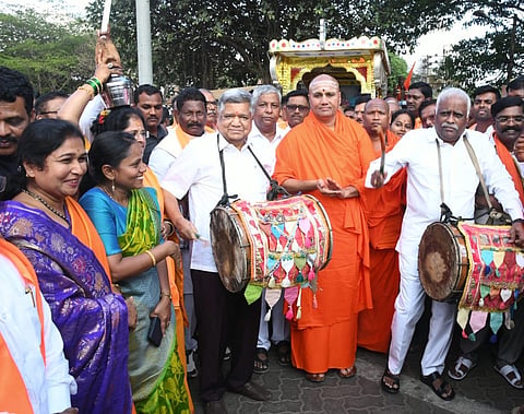 12 Jaggu 1