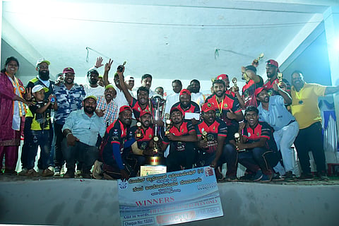 12sunti02 fist prize Ponappate