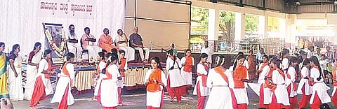 ಮಲೆಮಹದೇಶ್ವರ ಬೆಟ್ಟದಲ್ಲಿ ಆಯೋಜಿಸಿದ್ದ ಭಜನ ಸಂಗಮ ಕಾರ್ಯಕ್ರಮ ಗಮನ ಸೆಳೆಯಿತು. ಡಾ.ಶ್ರೀ ಶಾಂತಮಲ್ಲಿಕಾರ್ಜುನ ಸ್ವಾಮೀಜಿ, ಗುರುರಾಜ್, ವೆಂಕಟೇಶ್‌ನಾಯಕ್ ಇತರರು ಇದ್ದರು. 