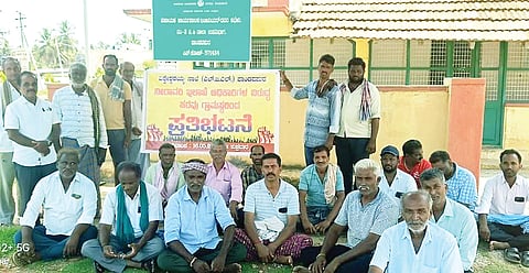 ನಾಲೆಗೆ ನೀರು ಹರಿಸುವಂತೆ ಒತ್ತಾಯಿಸಿ ಪ್ರತಿಭಟನೆ