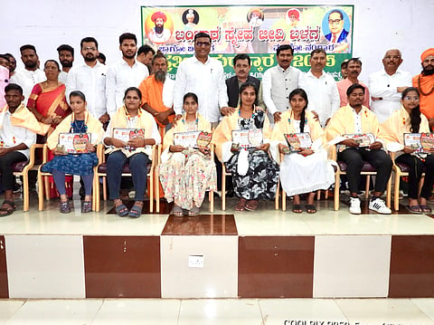 18 MANJU 03