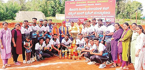 ಕೊಡಗು ಹಿಂದು ಮಲಯಾಳ ಕ್ರಿಕೆಟ್ ಪಂದ್ಯಾವಳಿಯ ಪುರುಷರ ವಿಭಾಗದಲ್ಲಿ ಯಂಗ್ ಚಾಲೆಂಜರ್ ಐಗೂರು ತಂಡ ಪ್ರಶಸ್ತಿಯನ್ನು ಮುಡಿಗೇರಿಸಿಕೊಂಡಿತು.