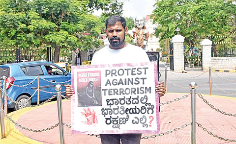 27MYS605 PROTEST OPP COURT