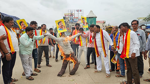 district koppal actor kamal hasan kannada karave protest