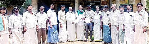 ಸಿರಿಗೇರಿ ಪ್ರಾಕೃಪಸ ಸಂಘದಲ್ಲಿ ನೂತನ ಸದಸ್ಯತ್ವ ಚುನಾವಣೆ ಪಟ್ಟಿಯಲ್ಲಿ ಹೊಸ ಸದಸ್ಯರ ಹೆಸರು ಸೇರಿಸದಂತೆ ರೈತರು ಗಣಕಯಂತ್ರ ಸಹಾಯಕ ಸುರೇಶ್‌ಗೆ ಮನವಿ ಸಲ್ಲಸಿದರು.. ಪ್ರಮುಖರಾದ ಎಸ್.ಎಂ.ಅಡಿವಯ್ಯ ಸ್ವಾಮಿ, ಡ್ರೈವರ್ ಹುಲುಗಪ್ಪ, ಬಿಚ್ಚುಗತ್ತಿ ಮಲ್ಲಯ್ಯ, ರಾರಾವಿ ವೆಂಕಟೇಶ್ ಇತರರಿದ್ದರು.