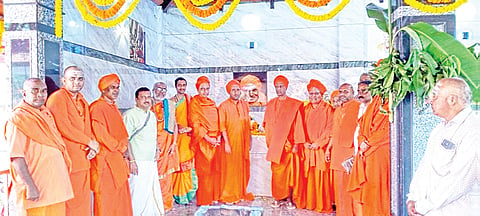 ನೂತನ ಗದ್ದುಗೆ ಉದ್ಘಾಟನೆ