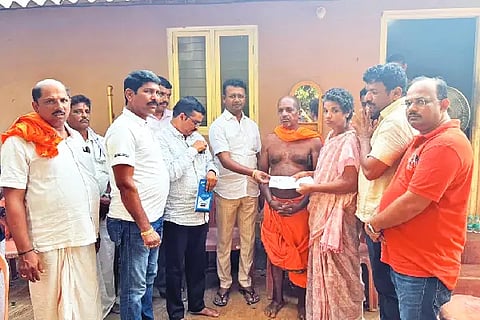 Cheque handed over to Suhas' family