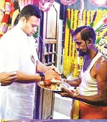 HUN-MAY-18-1(MP VISIT TO MAHAKALAMMA TEMPLE)