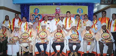 Kannada Sevarathna awards presented to various achievers