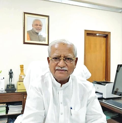Let the people apologize to Mallikarjuna.