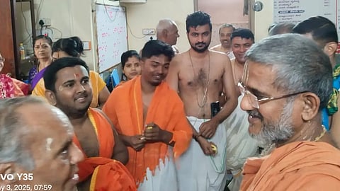 May the Hindus prosper in Hindustan.
